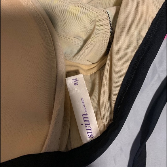 Floral swim suit - Picture 4 of 4